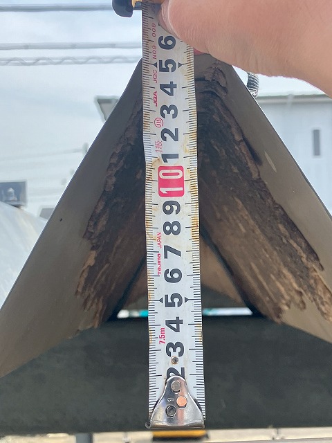 折板屋根の高さを採寸